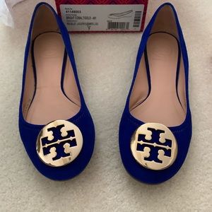 Tory Burch Reva Ballet - Lancaster Suedemetal Logo